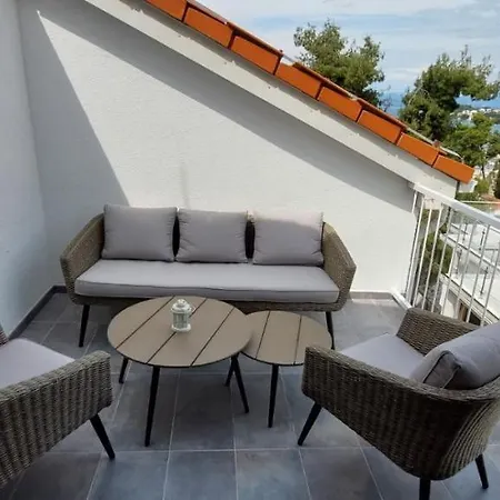 Apartment Olyntha Necujam