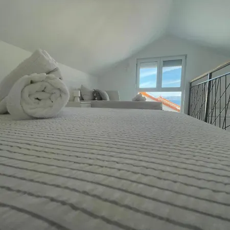 Olyntha Lägenhet Nečujam